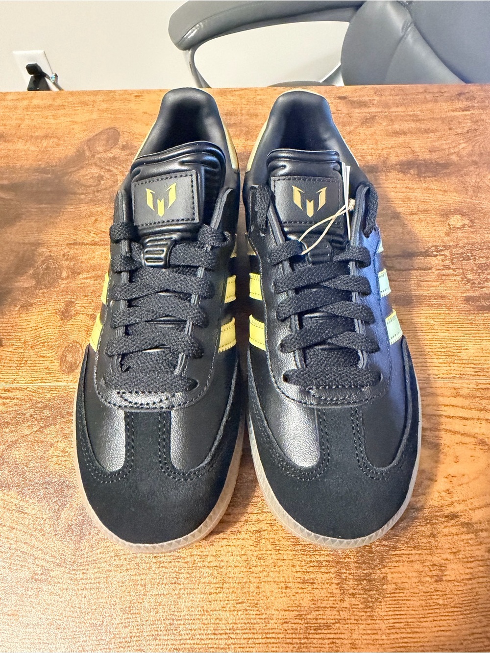 Adidas Samba Messi Black & Gold Classic Trainer 4Y/5W - Picture 2 of 8